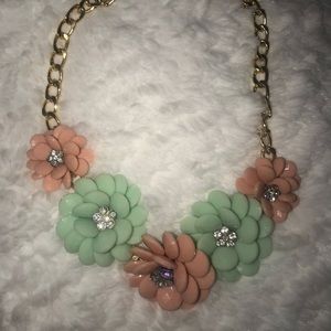 Super cute necklace!!